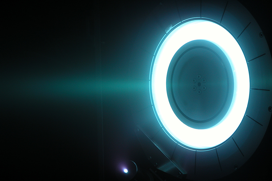 Plasma thruster
