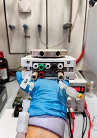 A device producing an electric field