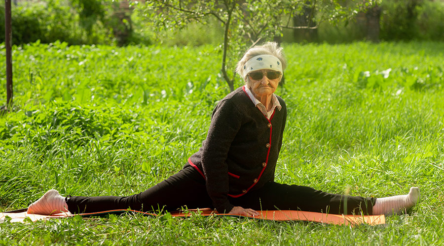 Old lady doing the splits