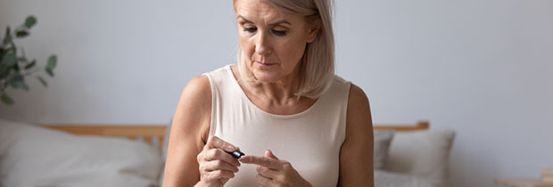 SCI PoliSCI newsletter 13th October 2020 - image of elderly female measuring glucose