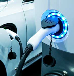 /-/media/images/news/2020/11/electriccarchargingbatterylanding.ashx?h=300&w=290&hash=DFB0850BABDB86B6E45D3F5E3DFC97EF