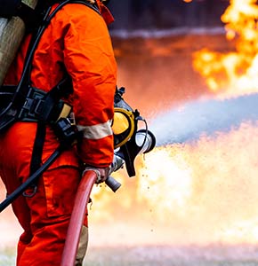 /-/media/images/news/2021/5/firefighterusingchemicalfoamextinguisherlanding.ashx?h=300&w=290&hash=1414E6A91D435E8A3C313293C24AF725
