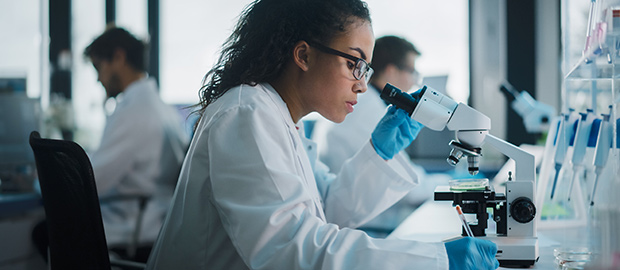 SCI newsletter - PoliSCI - 21 September 2021 - image of a young female scientist
