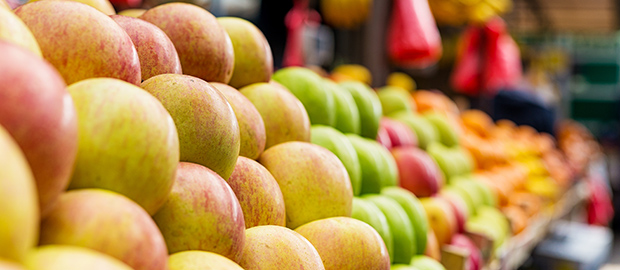 SCI PoliSCI newsletter - 30 September 2021 - image of fruit / apples on a market stall