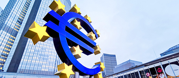 PoliSCI newsletter - 27 January 2022 - image of a Euro symbol in Frankfurt