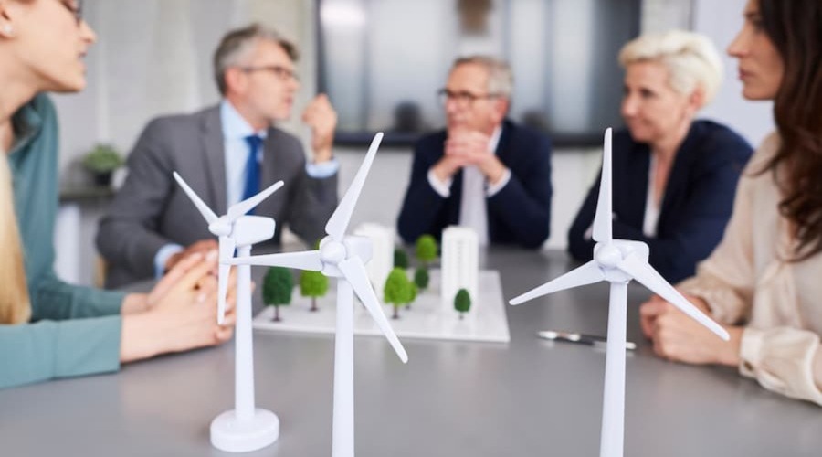 SCI News - 17 October 2022 - image of wind turbine models and people talking
