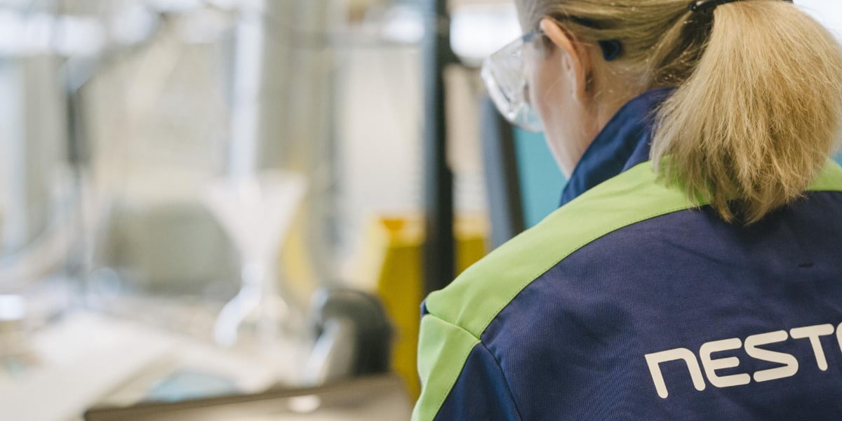 SCI News - 18 July 2022 - image of NESTE employee with NESTE logo on jacket