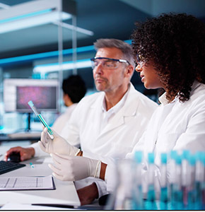 /-/media/images/news/2025/11/pharmaresearchers2_listing.ashx?h=300&w=290&hash=073C6D1566446C0685FB384FFB53E37E