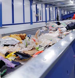 /-/media/images/news/2026/8/recycling-conveyor-belt-with-plastic-waste-listing.ashx?h=300&w=290&hash=606D26CC7C7B420947421B43A1F42674