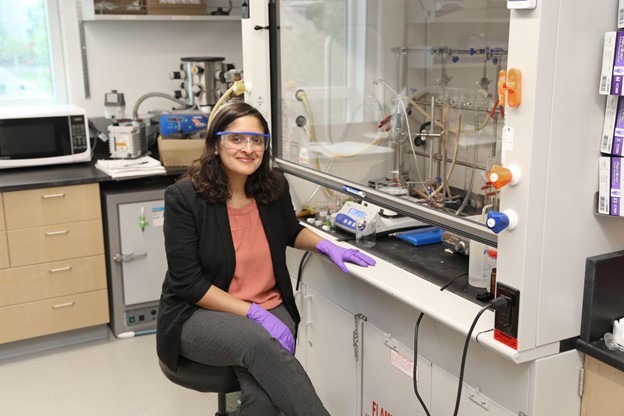 SCIblog - 9 November 2021 - Women in Chem: Anita Shukla - Image of Anita Shukla finding solutions to real-life problems at the Shukla Lab