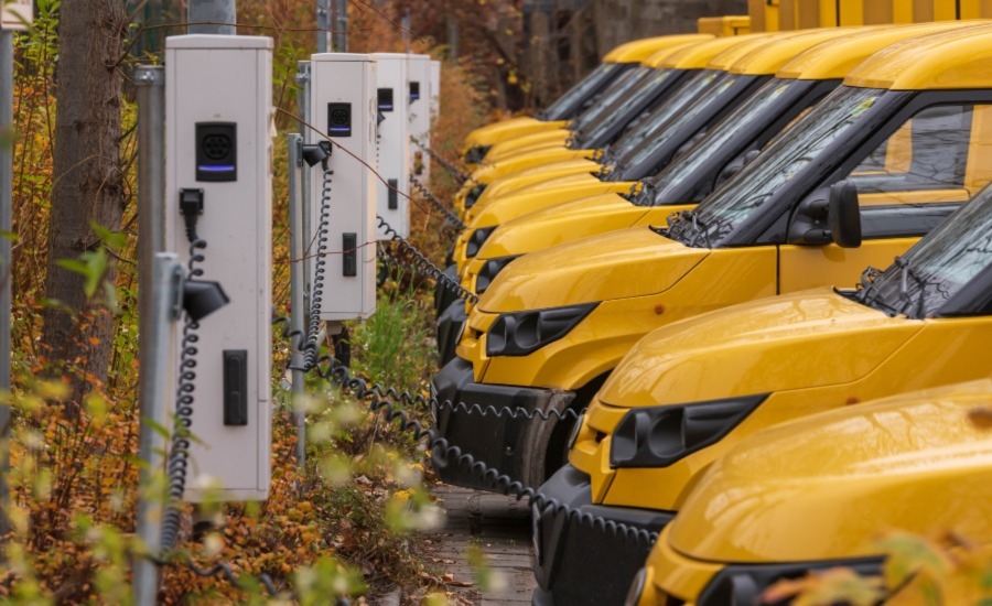 SCIBlog - 13 October 2022 - image of rows of electric vehicles plugged in