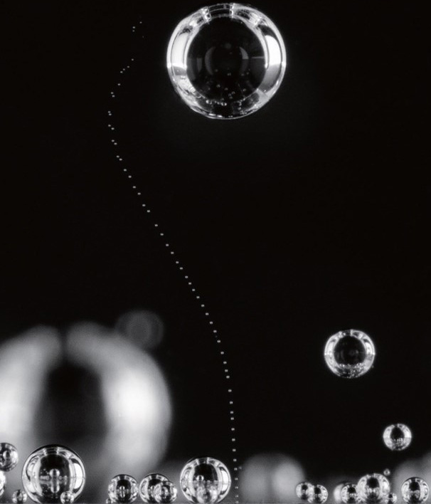 Image of oxygen bubble from decomposing hydrogen peroxide by Yan Liang and Wenting Zhu